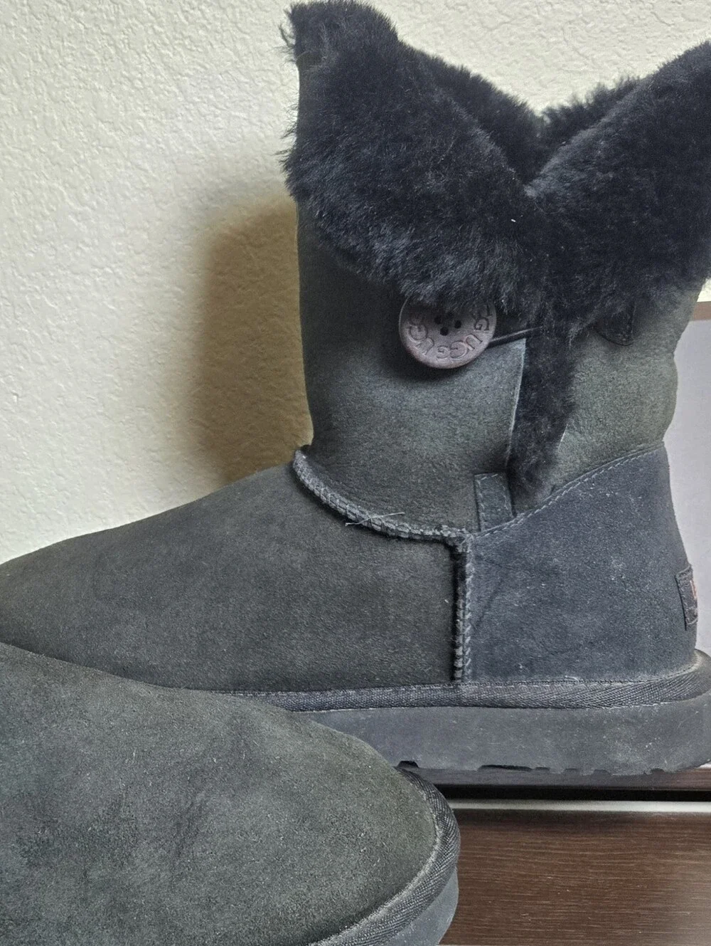 The UGG Bailey Button Boot (Style 5803) Size 10